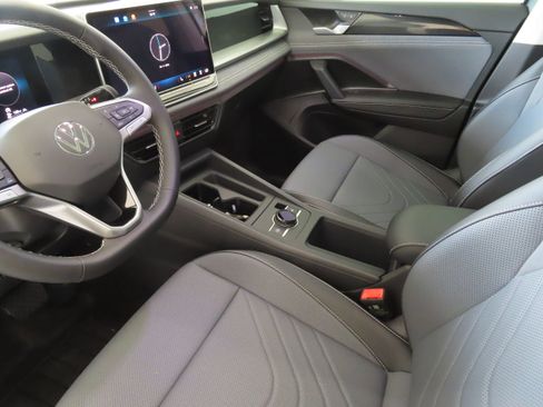 New 2026 Volkswagen Tiguan SE AWD/4WD image 21