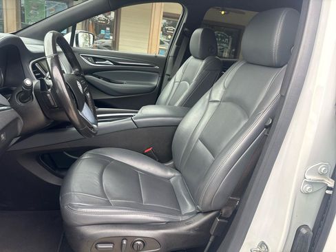 Used 2023 Buick Enclave Essence FWD image 9