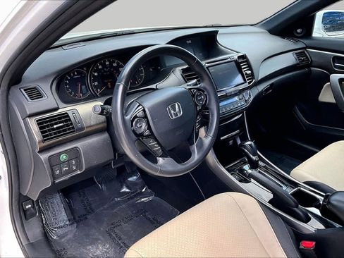 Used 2017 Honda Accord Touring image 17