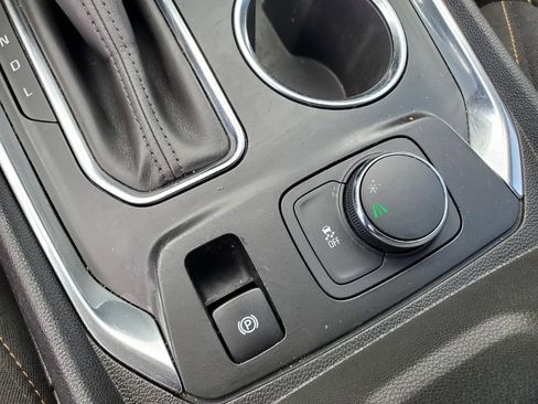 Used 2018 Chevrolet Traverse LT image 27