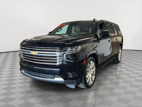 Used 2024 Chevrolet Suburban High Country image 3