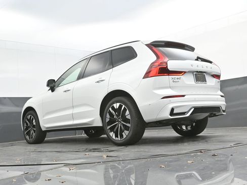 New 2026 Volvo XC60 B5 Plus w/ Protection Package Premier AWD/4WD image 32