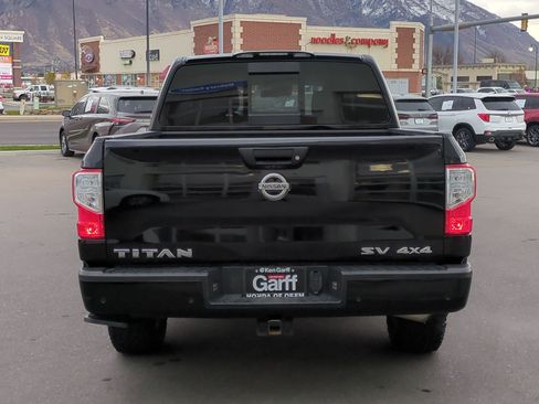 Used 2021 Nissan Titan SV w/ SV Convenience Package image 7