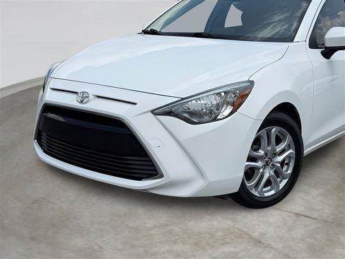 Used 2017 Toyota Yaris iA FWD image 4