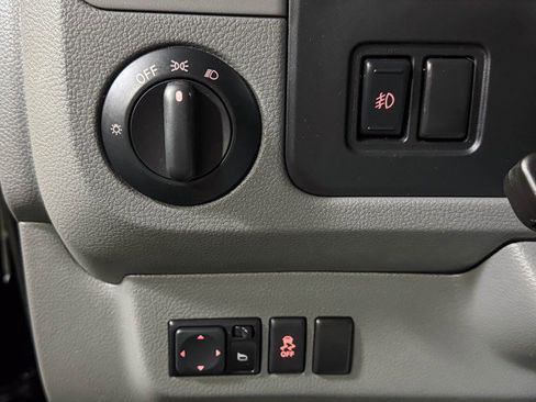 Used 2019 Nissan NV 3500 SL image 30