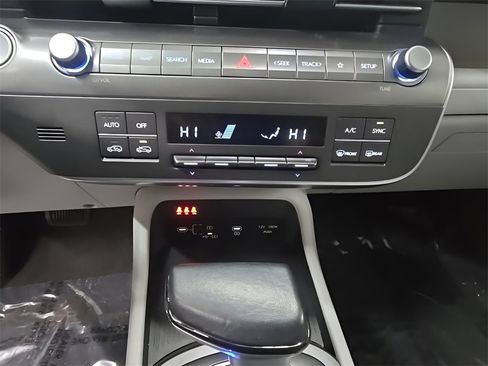 Certified 2025 Hyundai Kona SEL image 26