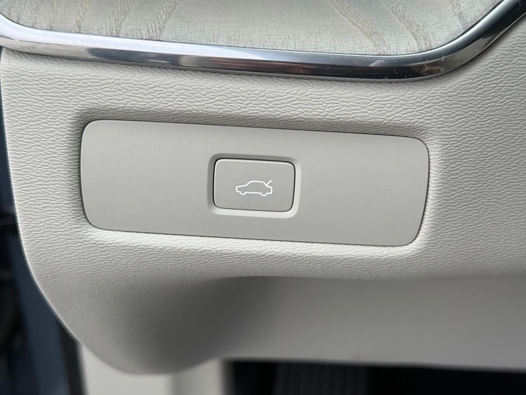 Used 2023 Volvo XC60 B6 Ultimate AWD/4WD image 22