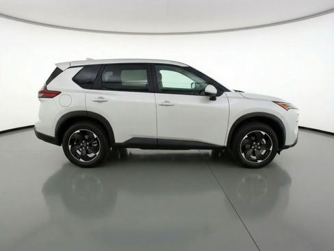 Used 2025 Nissan Rogue SV image 11