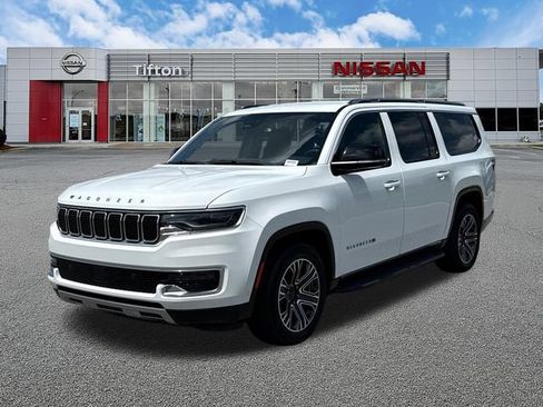 Used 2024 Jeep Wagoneer L Series II RWD image 3