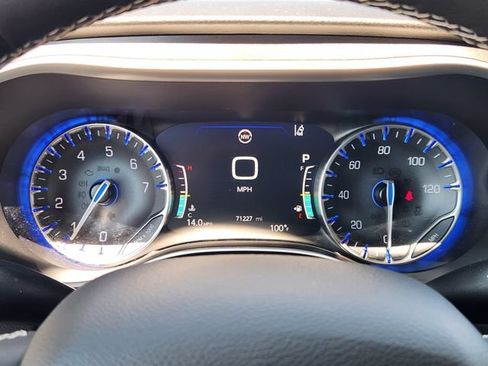 Used 2024 Chrysler Pacifica Touring-L FWD image 15