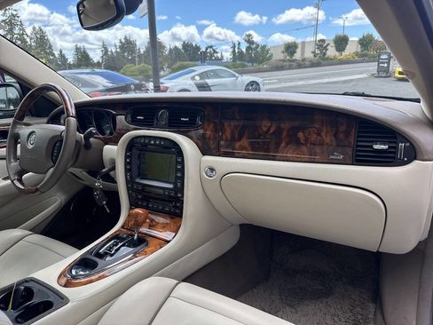 Used 2005 Jaguar XJ Vanden Plas RWD image 18