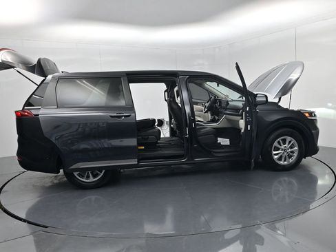 Used 2022 Kia Carnival LX FWD image 57
