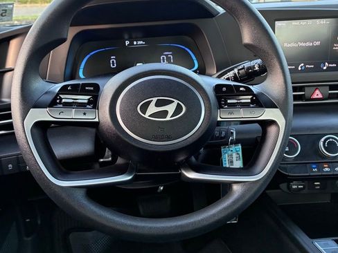 Used 2024 Hyundai Elantra SE image 24