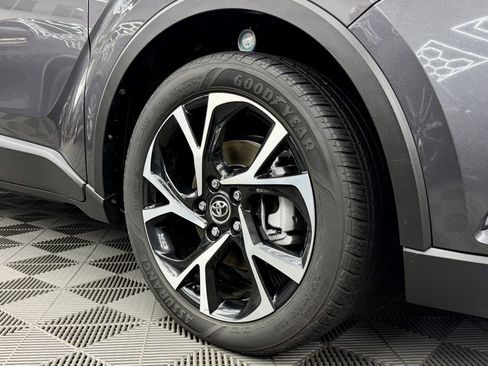 Used 2018 Toyota C-HR XLE image 23