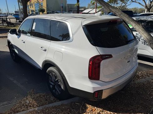 Certified 2024 Kia Telluride LX image 3