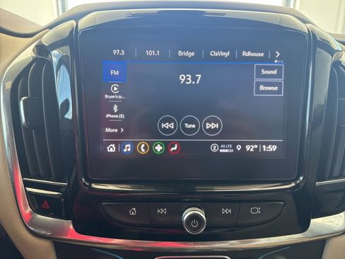 Used 2022 Chevrolet Traverse LT image 15