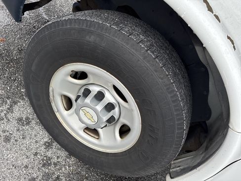 Used 2011 Chevrolet Express 3500 image 14