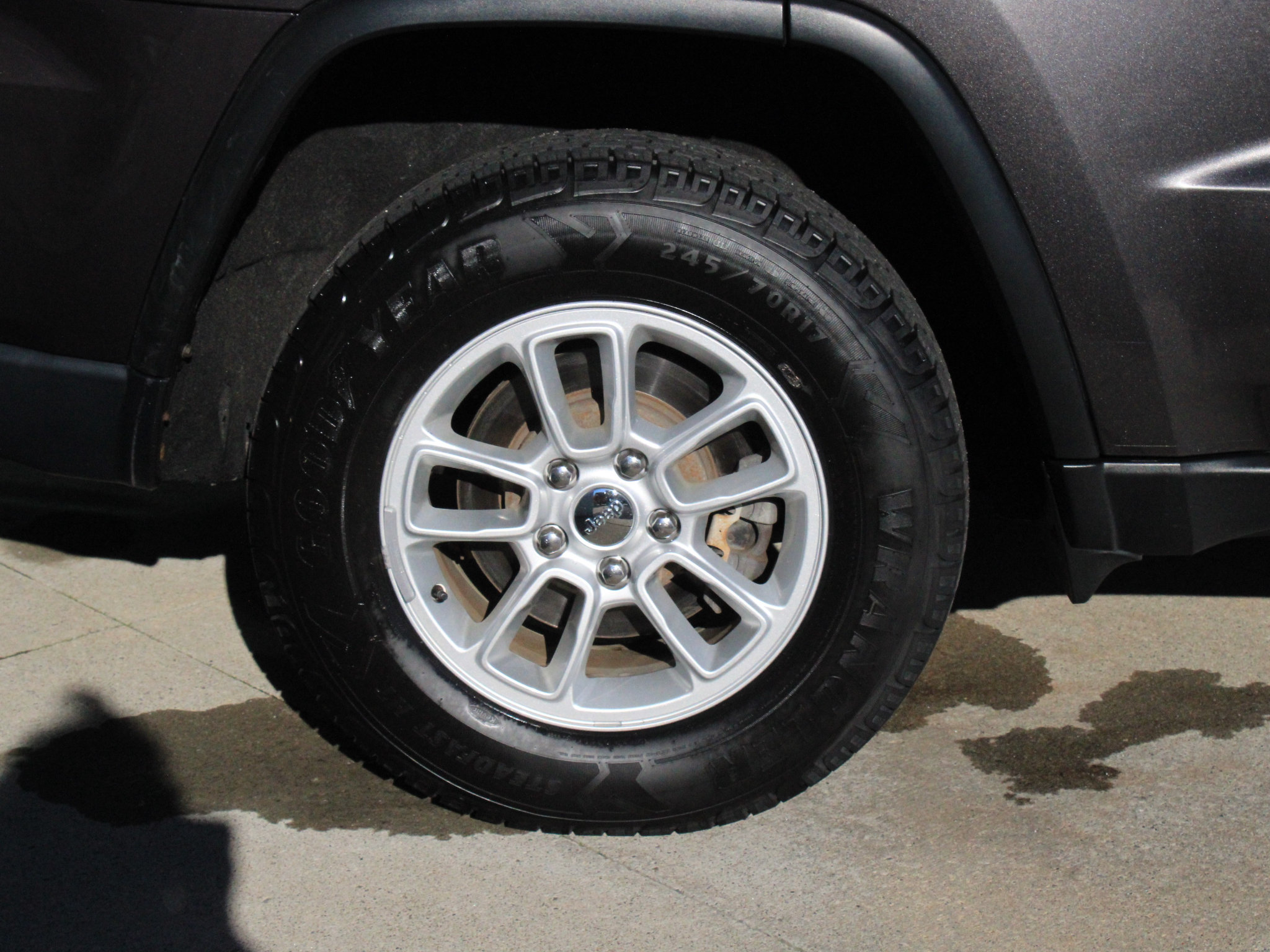 Used 2019 Jeep Grand Cherokee Laredo AWD/4WD image 37
