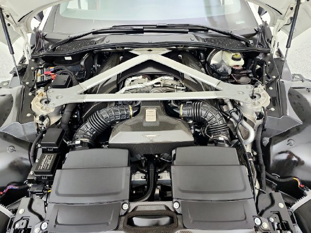 Used 2020 Aston Martin V8 Vantage Coupe RWD image 32