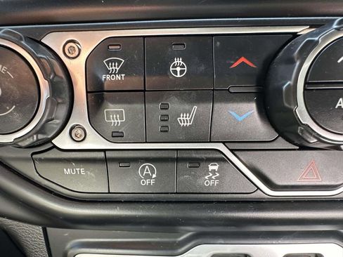 Used 2019 Jeep Wrangler Sport AWD/4WD image 24