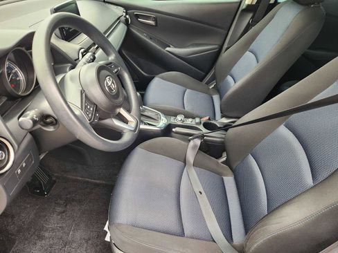 Used 2020 Toyota Yaris LE image 13