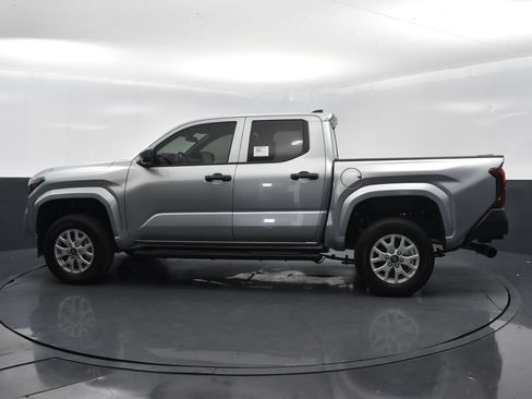 Used 2025 Toyota Tacoma SR AWD/4WD image 3