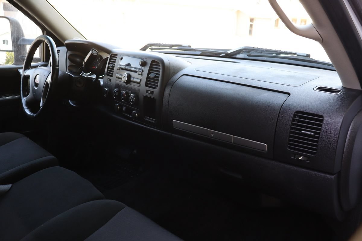 Used 2011 GMC Sierra 2500 SLE w/ Suspension Package, Off-Road AWD/4WD image 17