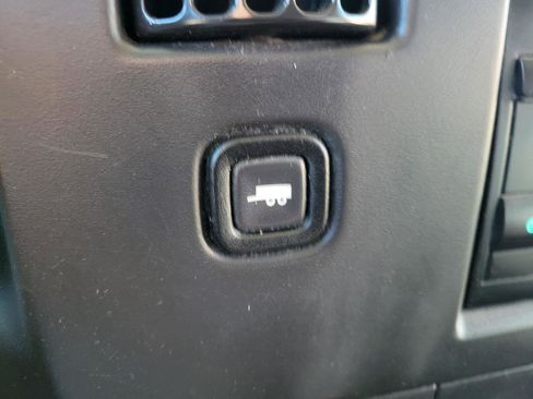 Used 2015 Chevrolet Express 2500 image 15