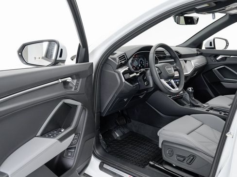 Certified 2024 Audi Q3 2.0T Premium image 9