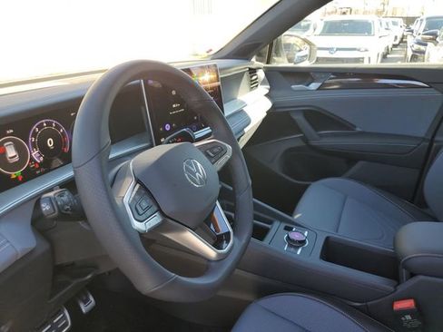 New 2026 Volkswagen Tiguan SE R-Line image 18