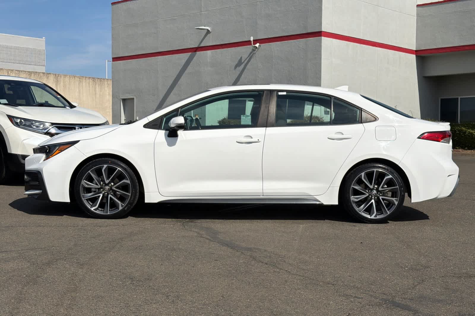 Used 2021 Toyota Corolla SE w/ SE Premium Package FWD image 9