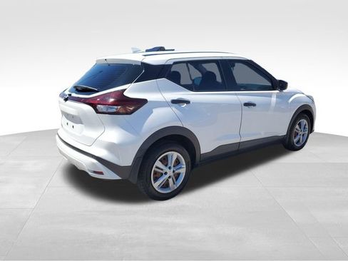 Used 2022 Nissan Kicks S FWD image 4