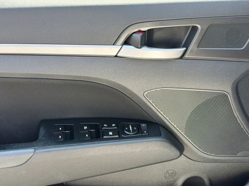 Used 2017 Hyundai Elantra Value Edition FWD image 15