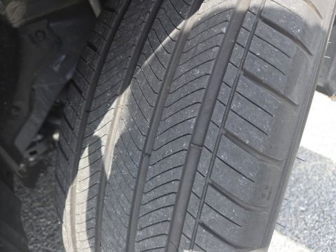 Certified 2025 Honda Pilot Touring image 15