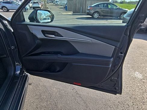 Used 2025 Toyota Camry SE image 30