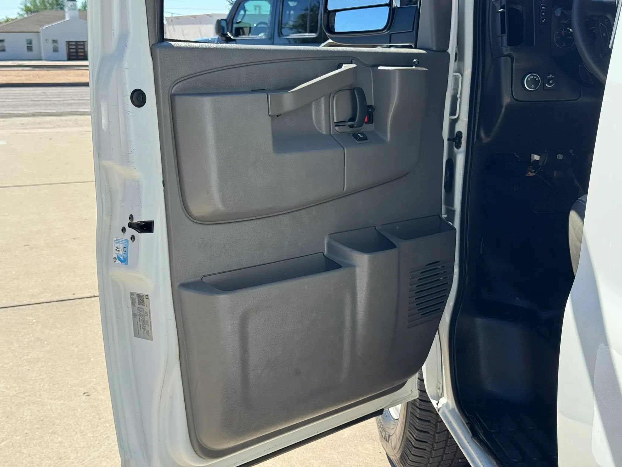 Used 2019 Chevrolet Express 2500 w/ Driver Convenience Package RWD image 9