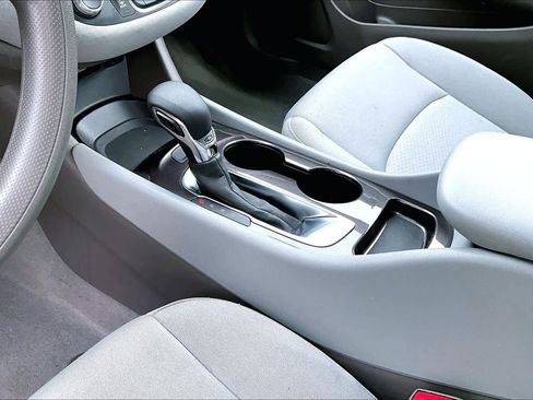 Used 2022 Chevrolet Malibu LS image 13