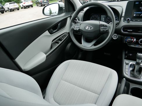 Certified 2023 Hyundai Kona SEL AWD/4WD image 9