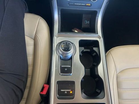 Used 2022 Ford Edge SEL image 19