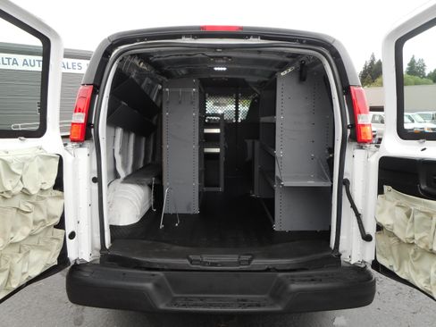 Used 2016 Chevrolet Express 2500 RWD image 16
