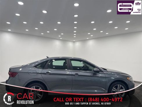 Used 2024 Volkswagen Jetta SE FWD image 8