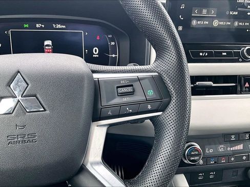 Used 2025 Mitsubishi Outlander SEL FWD image 12