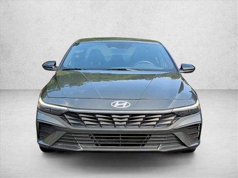 Used 2025 Hyundai Elantra SEL FWD image 2