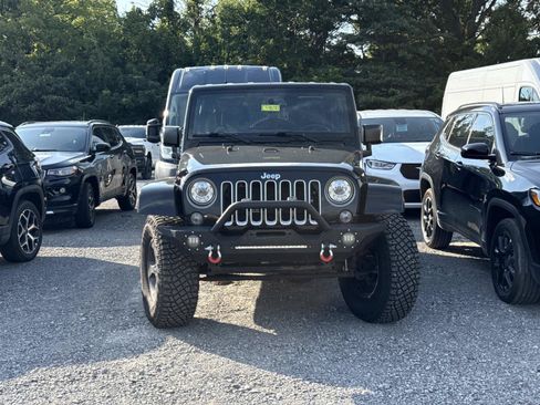 Used 2017 Jeep Wrangler Unlimited Sahara AWD/4WD image 2