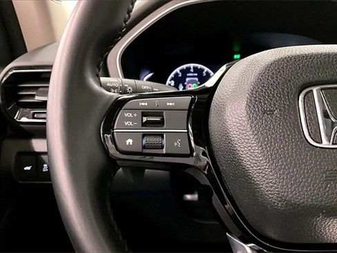 Used 2024 Honda Pilot Touring image 23