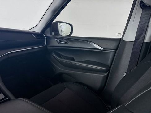 Used 2023 Jeep Grand Cherokee Laredo image 25