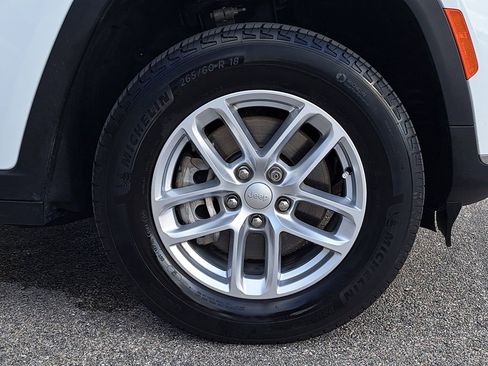 Used 2025 Jeep Grand Cherokee L Laredo image 14