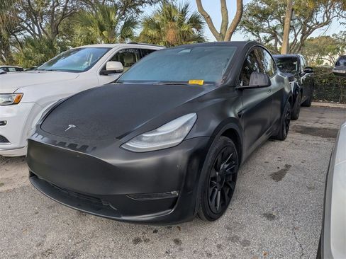 Used 2022 Tesla Model Y Long Range image 3