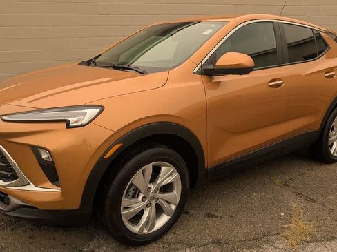 Used 2024 Buick Encore GX Preferred AWD/4WD image 2