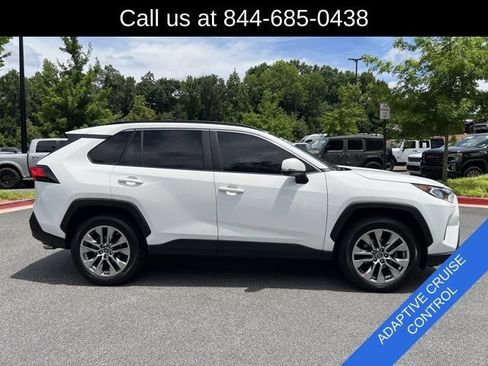 Used 2019 Toyota RAV4 XLE Premium FWD image 4
